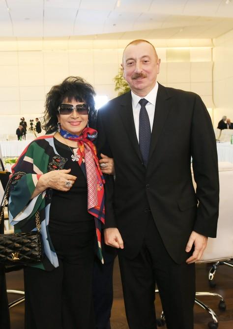 Prezident İlham Əliyev və birinci xanım Mehriban Əliyeva mədəniyyət və incəsənət xadimlərinin bir qrupu ilə görüşüblər (YENİLƏNİB-4) (FOTO)