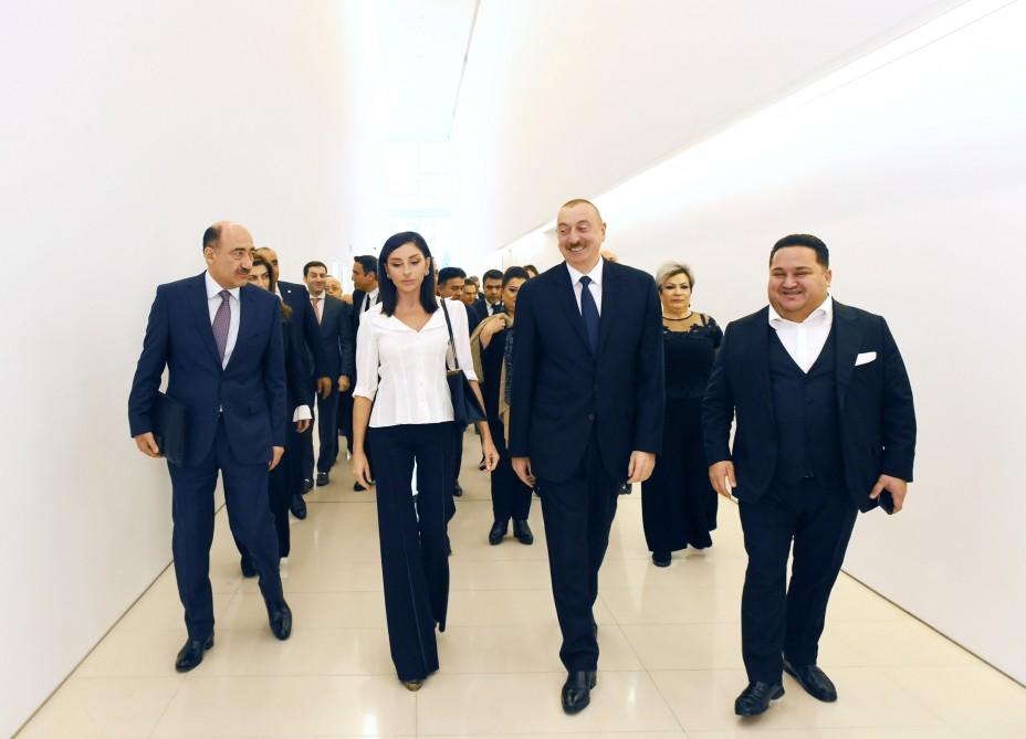 Prezident İlham Əliyev və birinci xanım Mehriban Əliyeva mədəniyyət və incəsənət xadimlərinin bir qrupu ilə görüşüblər (YENİLƏNİB-4) (FOTO)