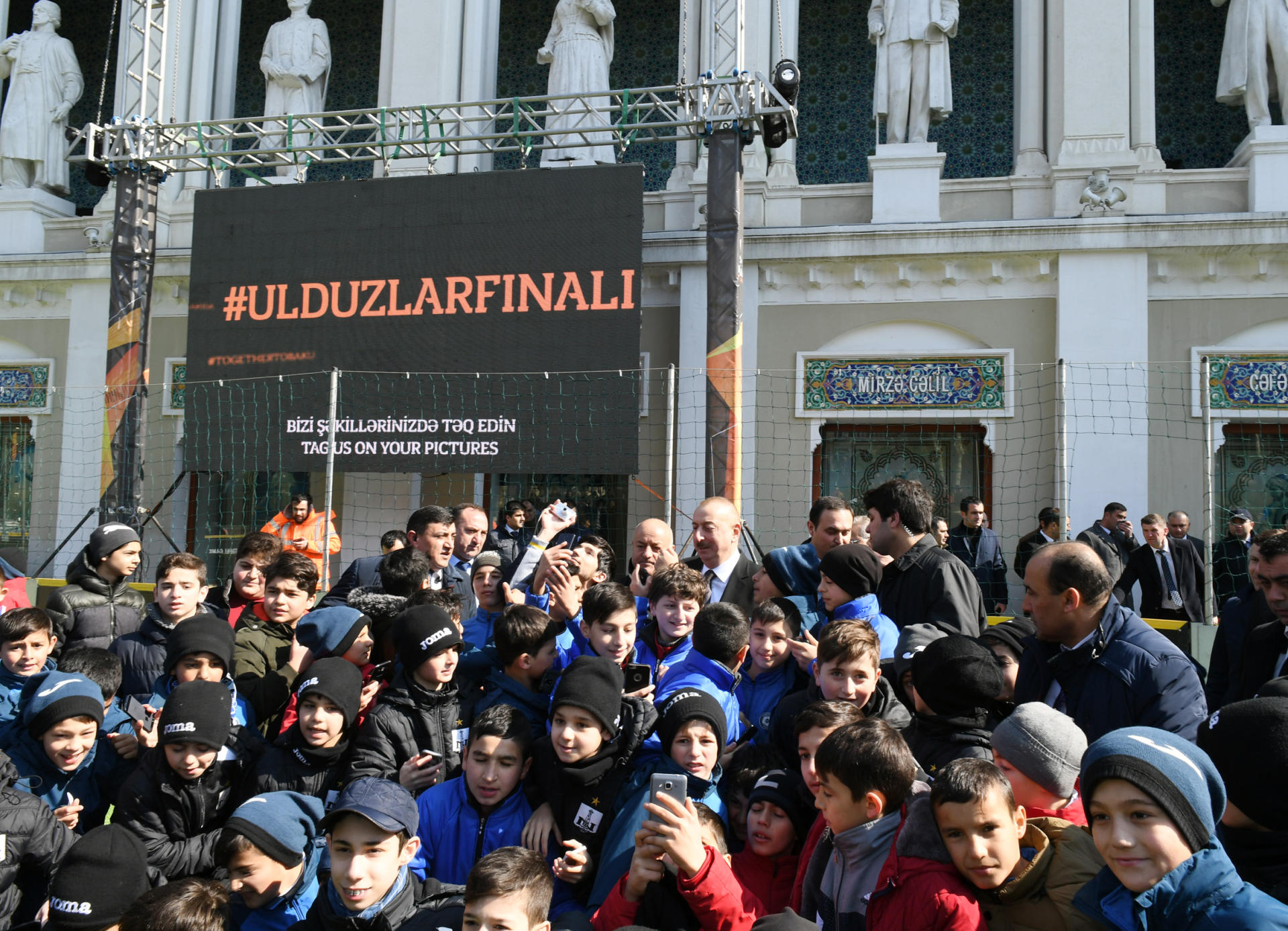 Prezident İlham Əliyev  “Bakı 2019: Ulduzlar Finalı” qarşılaşmasını izləyib (YENİLƏNİB-2) (FOTO)