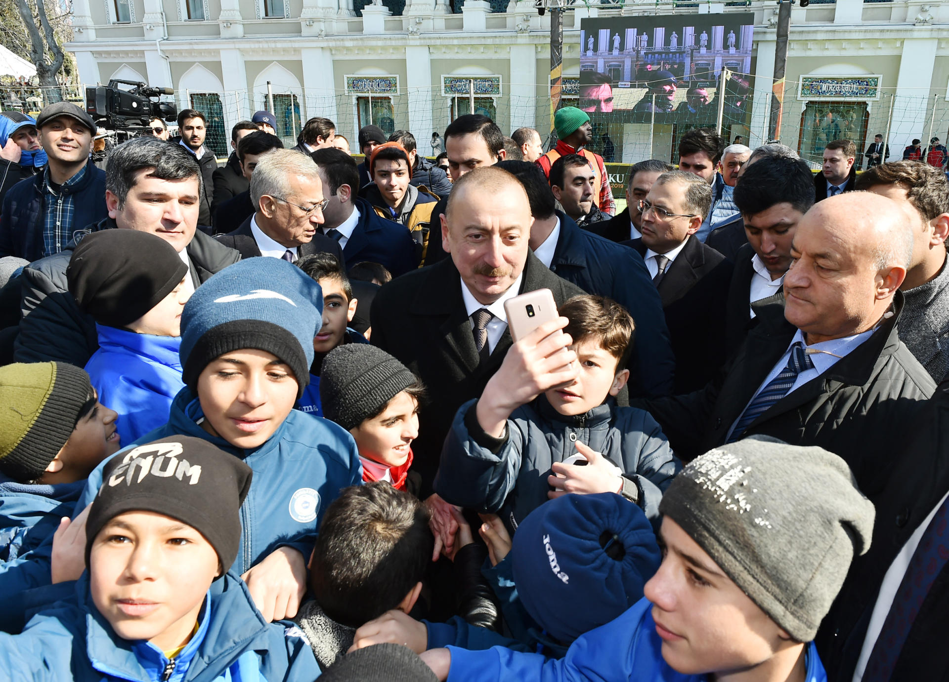 Prezident İlham Əliyev  “Bakı 2019: Ulduzlar Finalı” qarşılaşmasını izləyib (YENİLƏNİB-2) (FOTO)