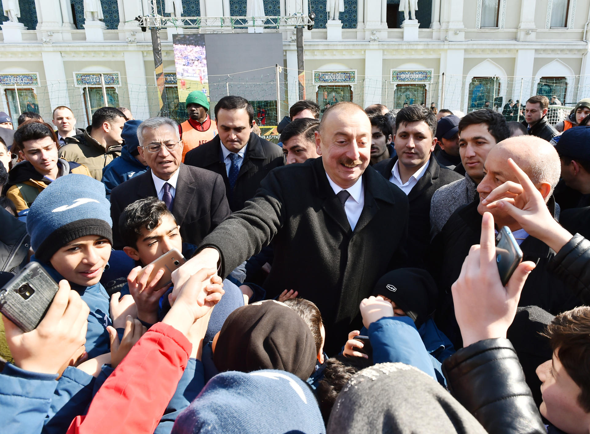 Prezident İlham Əliyev  “Bakı 2019: Ulduzlar Finalı” qarşılaşmasını izləyib (YENİLƏNİB-2) (FOTO)
