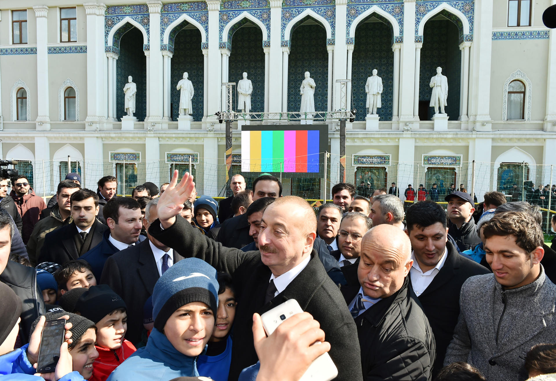 Prezident İlham Əliyev  “Bakı 2019: Ulduzlar Finalı” qarşılaşmasını izləyib (YENİLƏNİB-2) (FOTO)