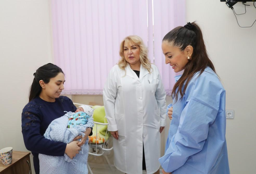 Heydər Əliyev Fondunun vitse-prezidenti Leyla Əliyeva Sabunçu rayonundakı 2 saylı Doğum evində olub (FOTO)