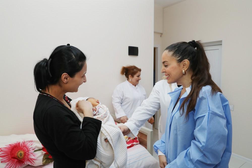 Heydər Əliyev Fondunun vitse-prezidenti Leyla Əliyeva Sabunçu rayonundakı 2 saylı Doğum evində olub (FOTO)