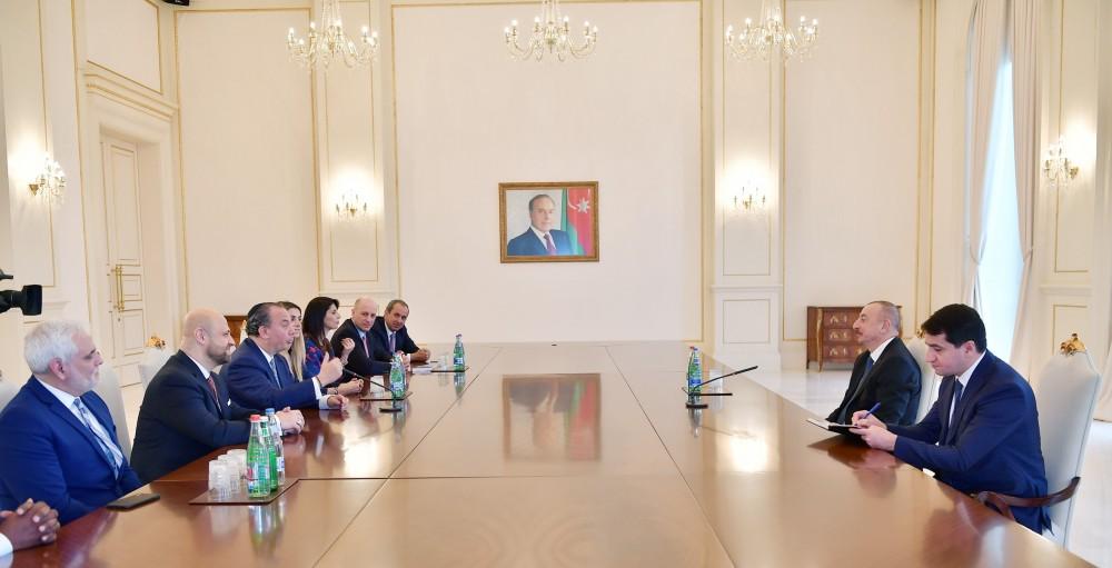 Prezident İlham Əliyev ABŞ Etnik Anlaşma Fondunun prezidentini qəbul edib (FOTO) (YENİLƏNİB)