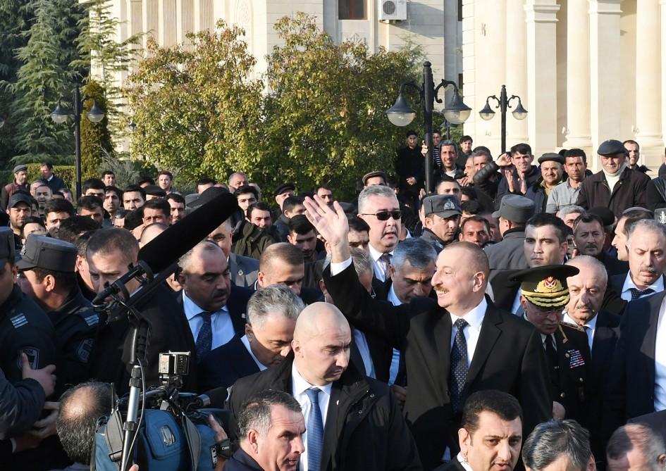 Prezident İlham Əliyev: Mənim işim xalqa xidmət etməkdir, mən öz vəzifəmi bunda görürəm (FOTO)