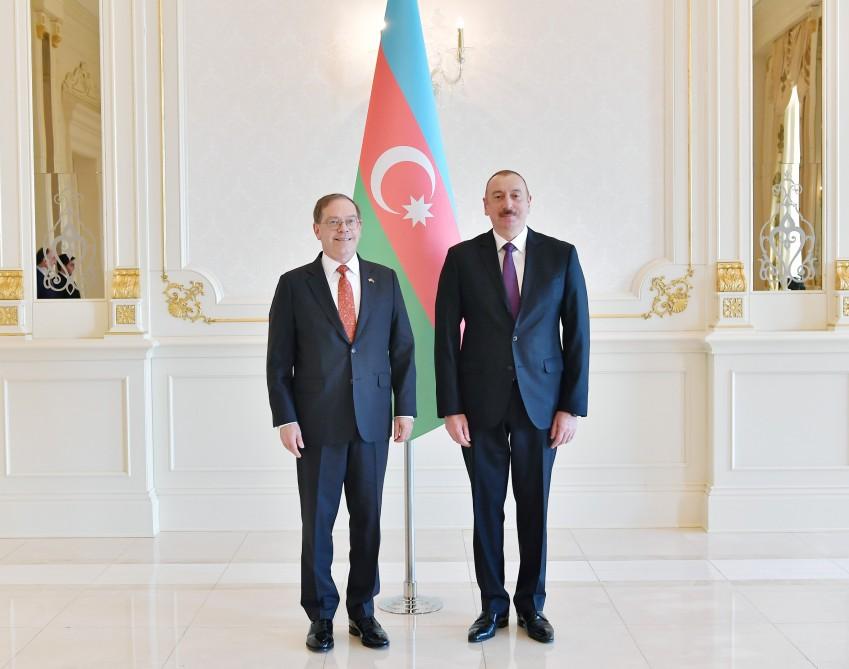 Prezident İlham Əliyev: Azərbaycan ATƏT-in Minsk qrupu həmsədrlərinin son bəyanatı, o cümlədən danışıqlar formatının dəyişdirilməməsi ilə bağlı fikirlərini müsbət qarşılayır (FOTO) (YENİLƏNİB)