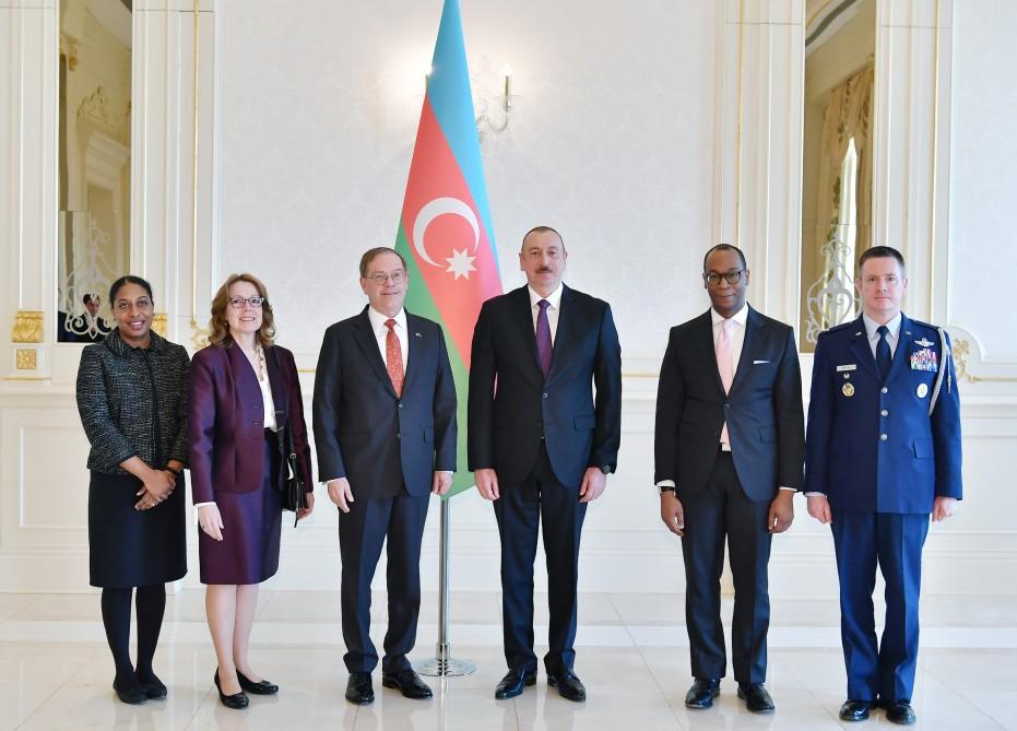 Prezident İlham Əliyev: Azərbaycan ATƏT-in Minsk qrupu həmsədrlərinin son bəyanatı, o cümlədən danışıqlar formatının dəyişdirilməməsi ilə bağlı fikirlərini müsbət qarşılayır (FOTO) (YENİLƏNİB)