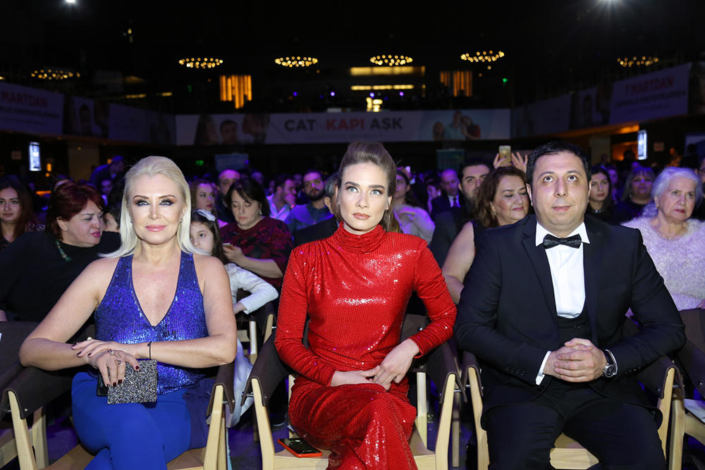 “Çat Kapı aşk” filminin möhtəşəm qala-gecəsi baş tutub (FOTO)