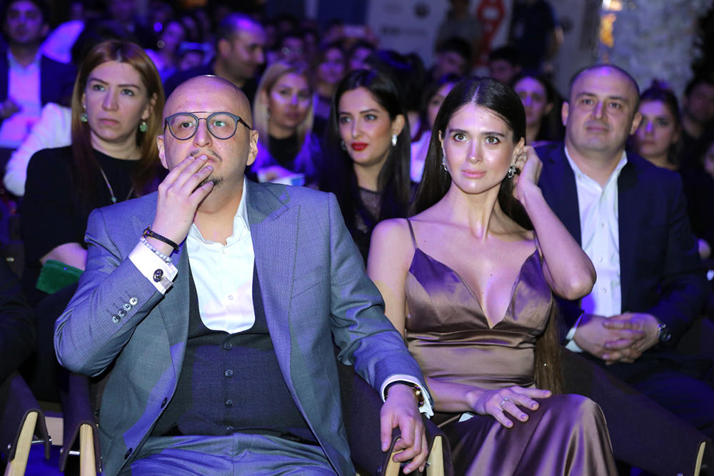 “Çat Kapı aşk” filminin möhtəşəm qala-gecəsi baş tutub (FOTO)