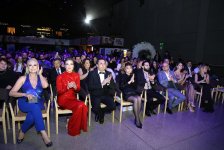 “Çat Kapı aşk” filminin möhtəşəm qala-gecəsi baş tutub (FOTO)