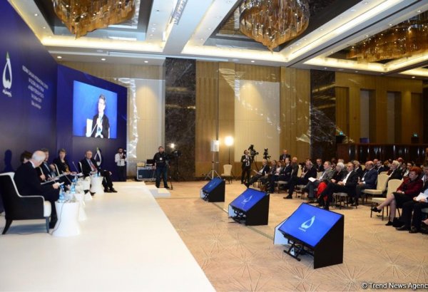 VII Qlobal Bakı Forumu işini davam etdirir