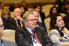 VII Qlobal Bakı Forumu işini panel iclasları ilə davam etdirir (FOTO)