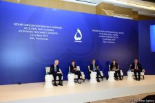 VII Qlobal Bakı Forumu işini panel iclasları ilə davam etdirir (FOTO)