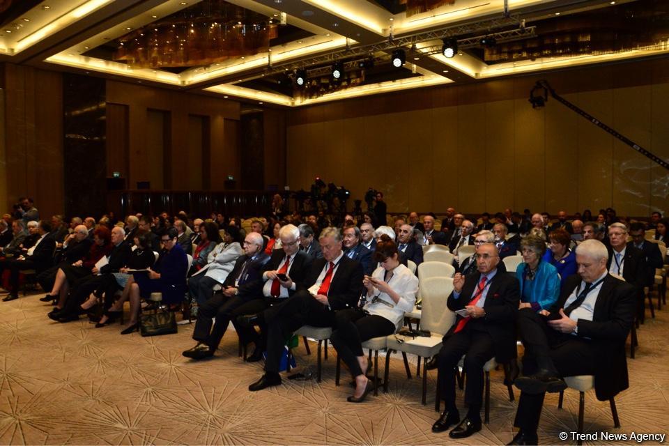 VII Qlobal Bakı Forumu işini panel iclasları ilə davam etdirir (FOTO)