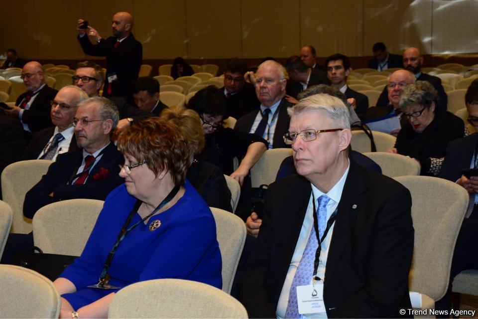 VII Qlobal Bakı Forumu işini panel iclasları ilə davam etdirir (FOTO)