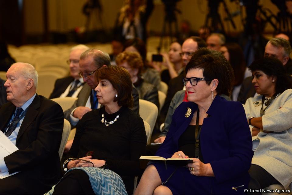 VII Qlobal Bakı Forumu işini panel iclasları ilə davam etdirir (FOTO)