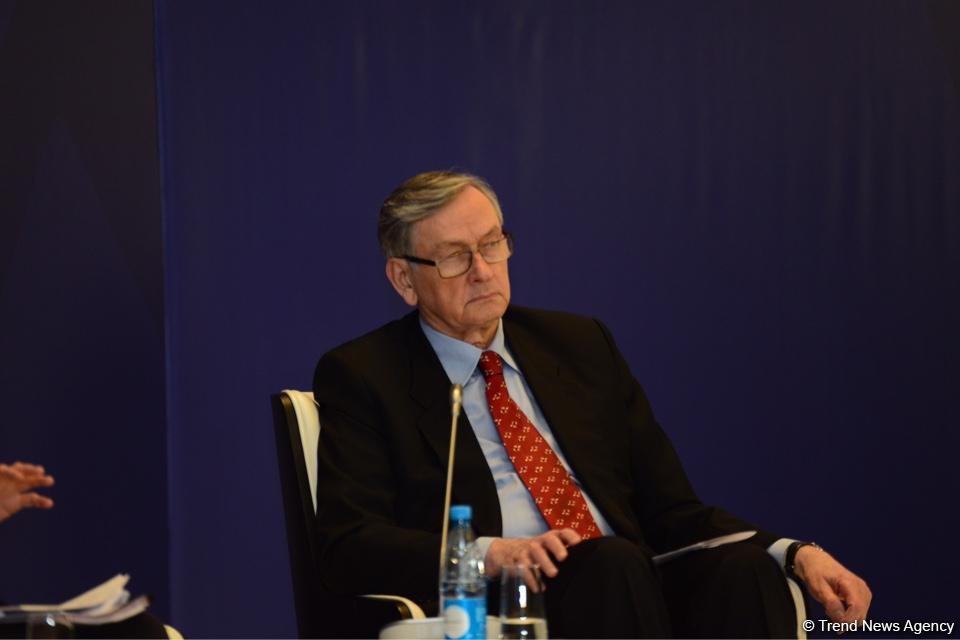 VII Qlobal Bakı Forumu işini panel iclasları ilə davam etdirir (FOTO)