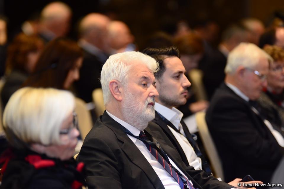 VII Qlobal Bakı Forumu işini panel iclasları ilə davam etdirir (FOTO)