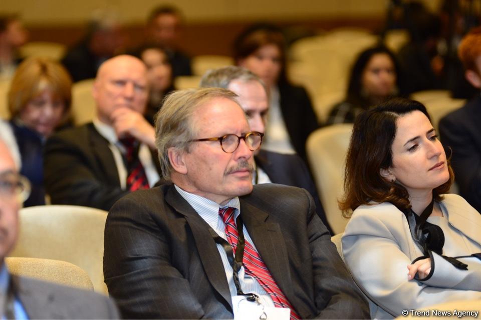 VII Qlobal Bakı Forumu işini panel iclasları ilə davam etdirir (FOTO)