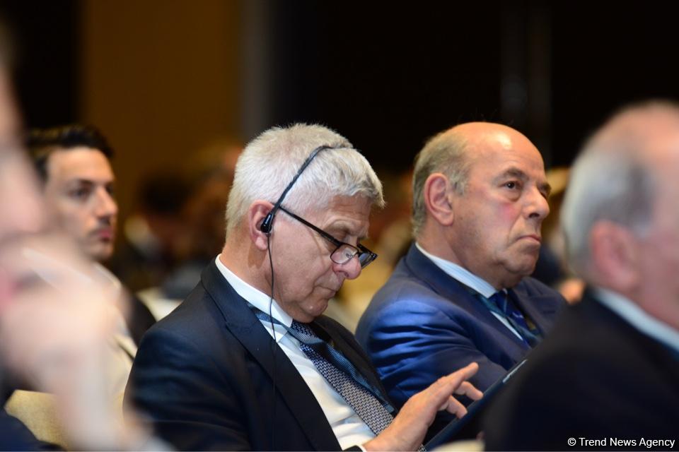 VII Qlobal Bakı Forumu işini panel iclasları ilə davam etdirir (FOTO)