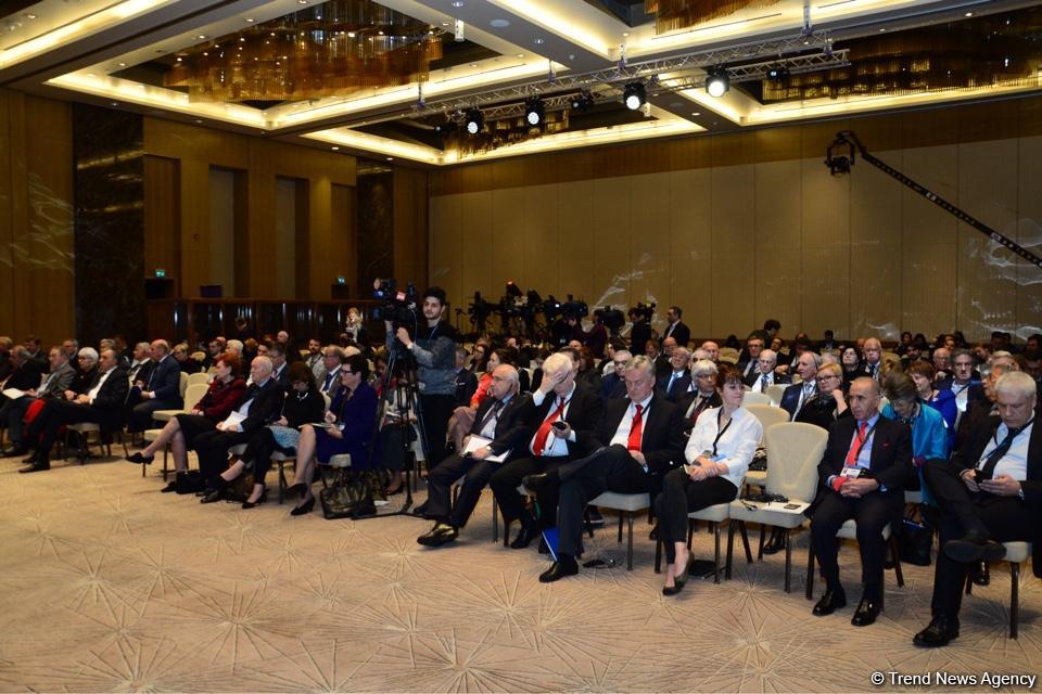 VII Qlobal Bakı Forumu işini panel iclasları ilə davam etdirir (FOTO)