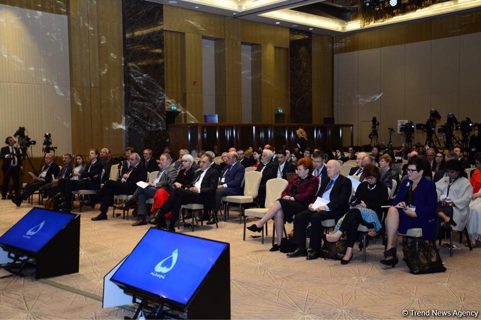 VII Qlobal Bakı Forumu işini panel iclasları ilə davam etdirir (FOTO)