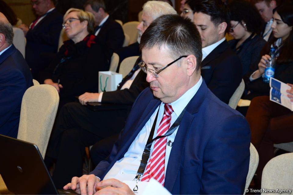 VII Qlobal Bakı Forumu işini panel iclasları ilə davam etdirir (FOTO)