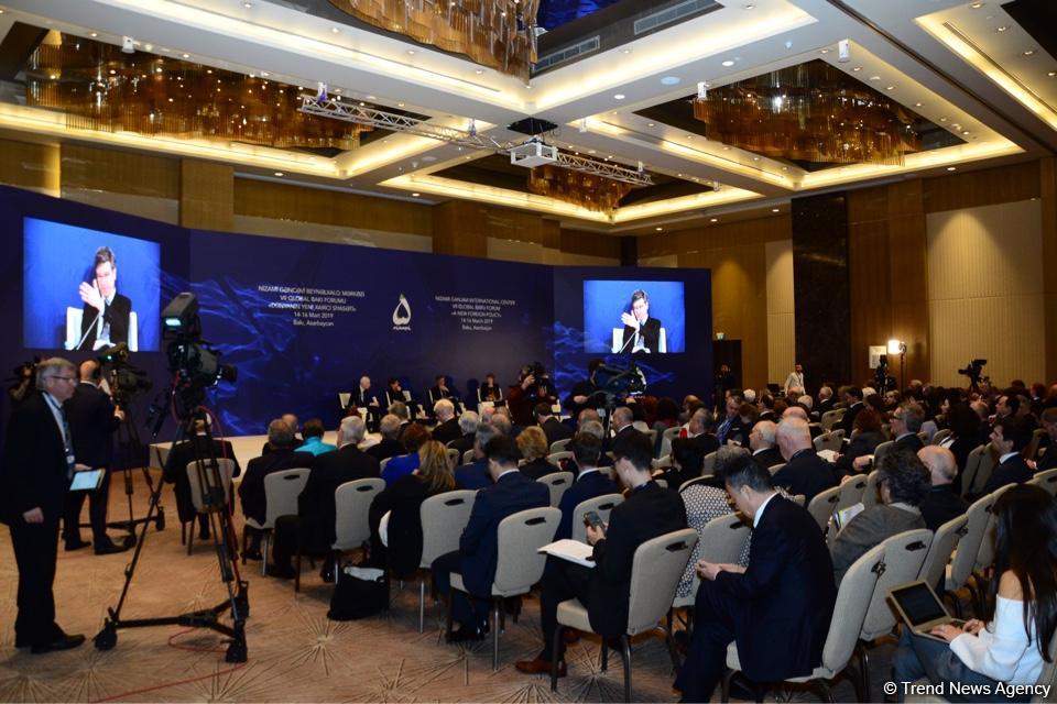 VII Qlobal Bakı Forumu işini panel iclasları ilə davam etdirir (FOTO)