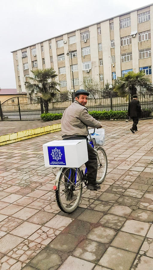 Heydər Əliyev Fondu aztəminatlı ailələrə ənənəvi Novruz sovqatları paylayır (FOTO)