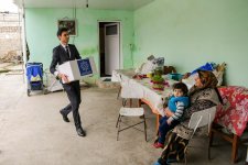 Heydər Əliyev Fondu aztəminatlı ailələrə ənənəvi Novruz sovqatları paylayır (FOTO)
