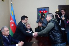Əfv sərəncamı icra olunan 15 saylı cəzaçəkmə müəssisəsində sevinənlər... (FOTO)