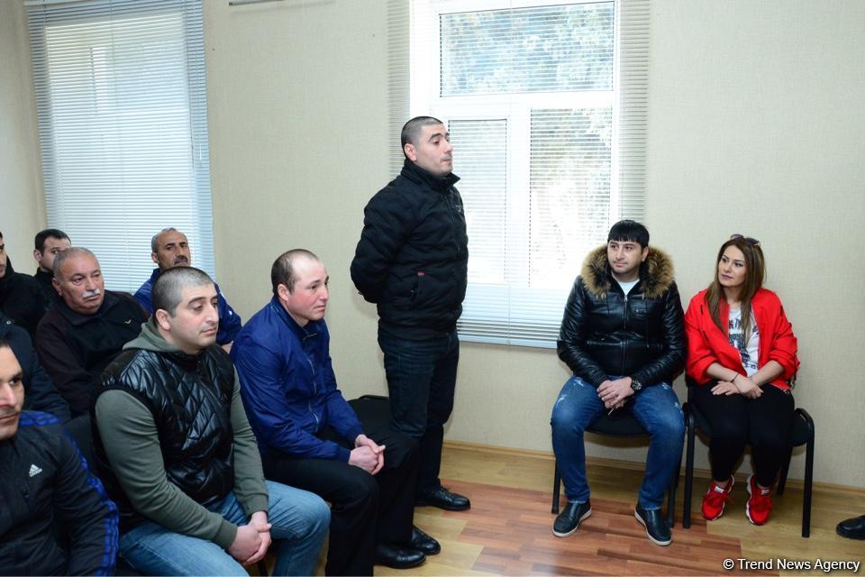 Əfv sərəncamı icra olunan 15 saylı cəzaçəkmə müəssisəsində sevinənlər... (FOTO)