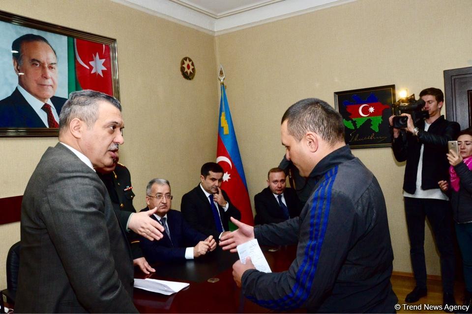 Əfv sərəncamı icra olunan 15 saylı cəzaçəkmə müəssisəsində sevinənlər... (FOTO)
