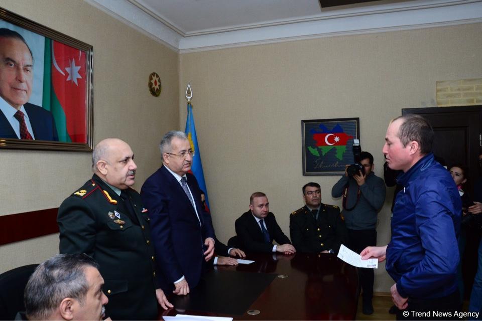 Əfv sərəncamı icra olunan 15 saylı cəzaçəkmə müəssisəsində sevinənlər... (FOTO)