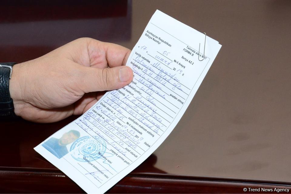 Əfv sərəncamı icra olunan 15 saylı cəzaçəkmə müəssisəsində sevinənlər... (FOTO)