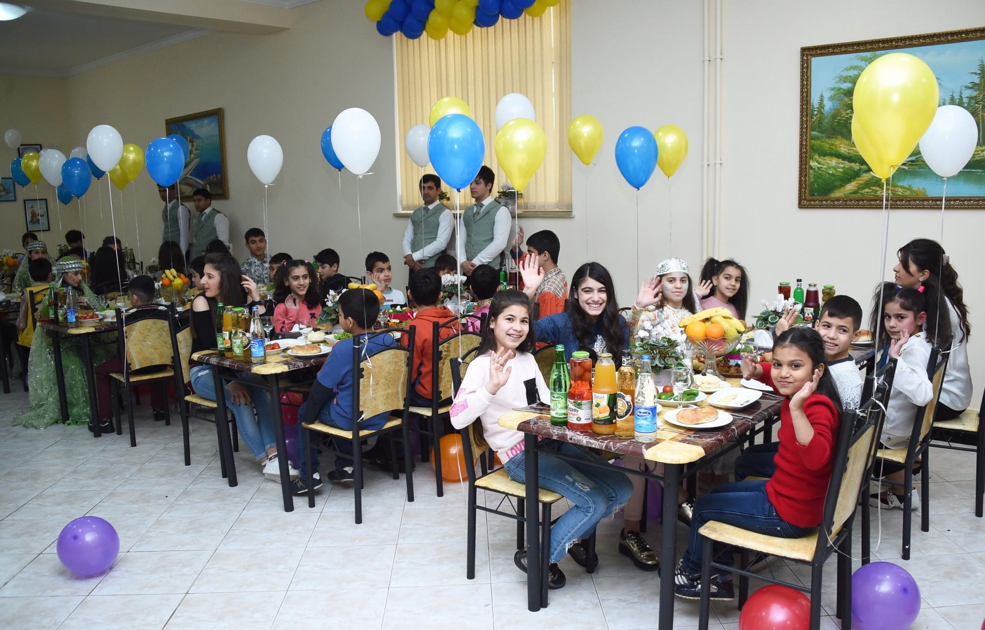 Heydər Əliyev Fondunun təşəbbüsü ilə kimsəsiz və xüsusi qayğıya ehtiyacı olan uşaqlar üçün Novruz şənlikləri keçirilib (FOTO)