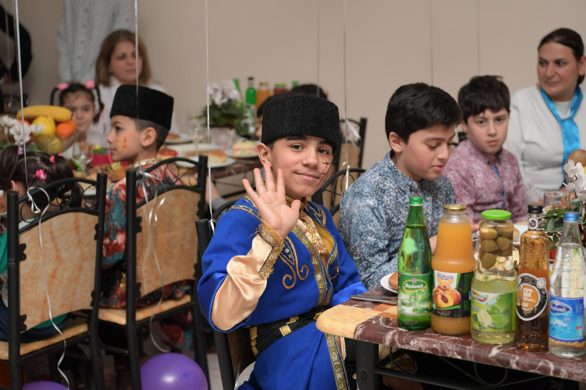Heydər Əliyev Fondunun təşəbbüsü ilə kimsəsiz və xüsusi qayğıya ehtiyacı olan uşaqlar üçün Novruz şənlikləri keçirilib (FOTO)