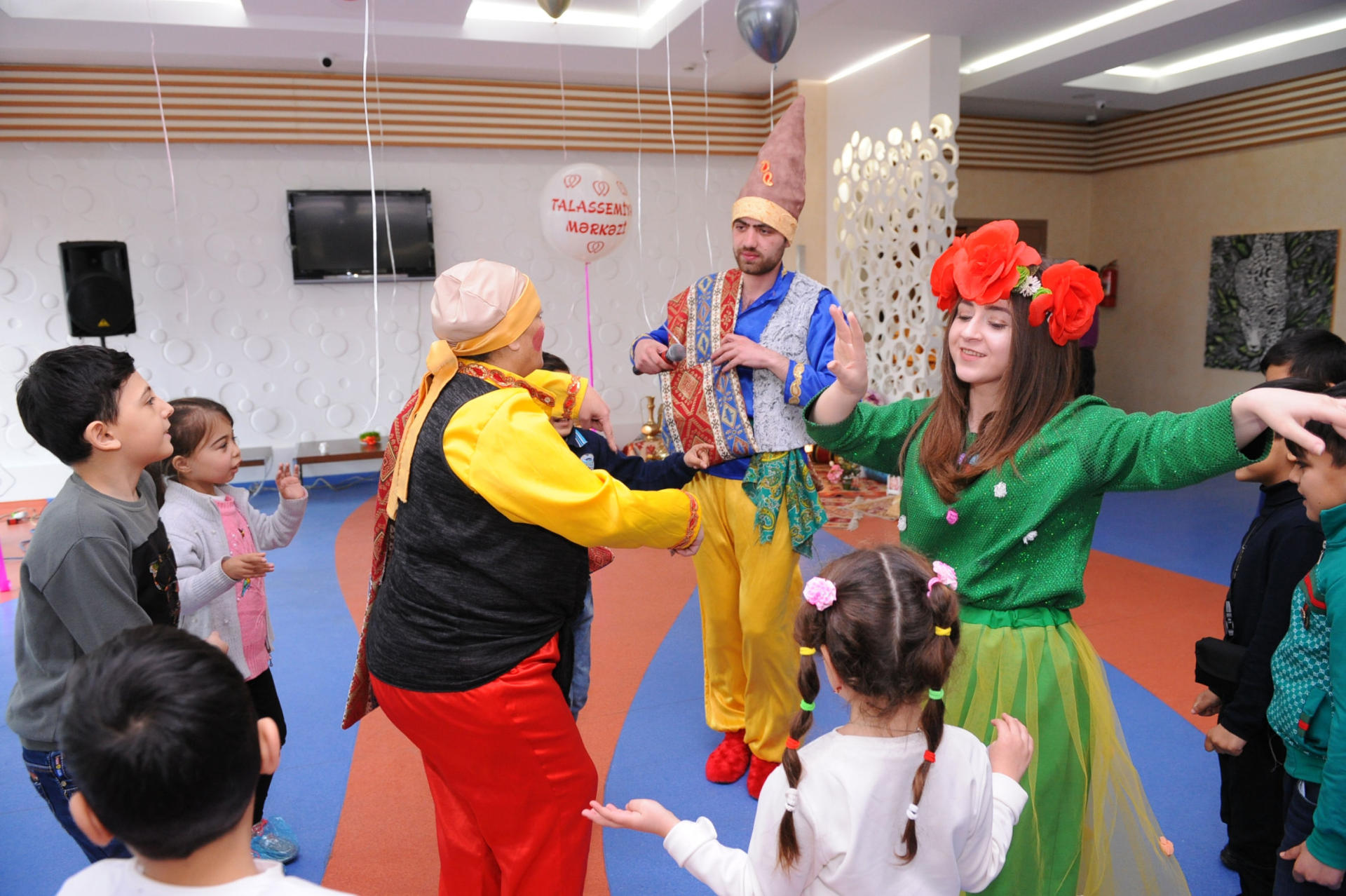 Heydər Əliyev Fondunun təşəbbüsü ilə kimsəsiz və xüsusi qayğıya ehtiyacı olan uşaqlar üçün Novruz şənlikləri keçirilib (FOTO)