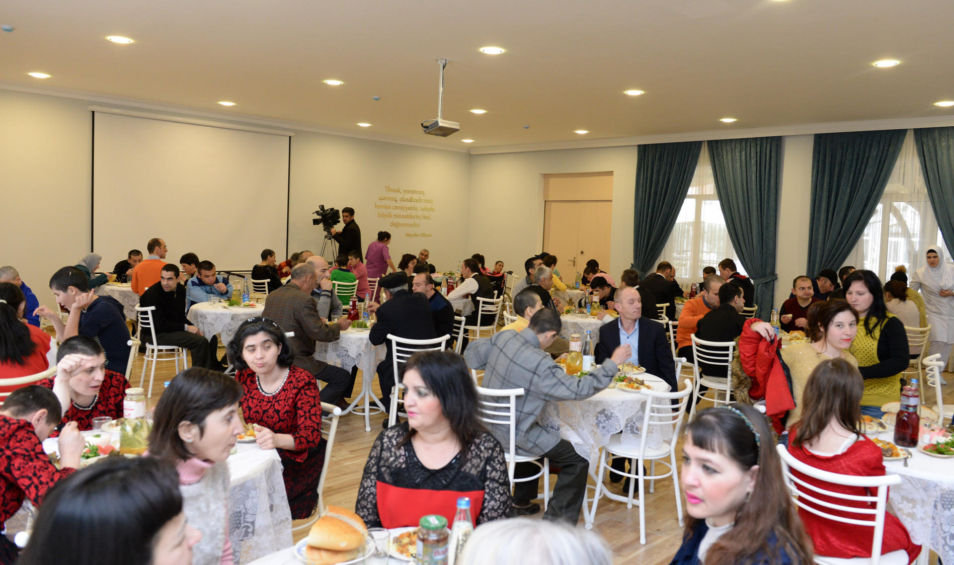 Heydər Əliyev Fondunun təşəbbüsü ilə kimsəsiz və xüsusi qayğıya ehtiyacı olan uşaqlar üçün Novruz şənlikləri keçirilib (FOTO)