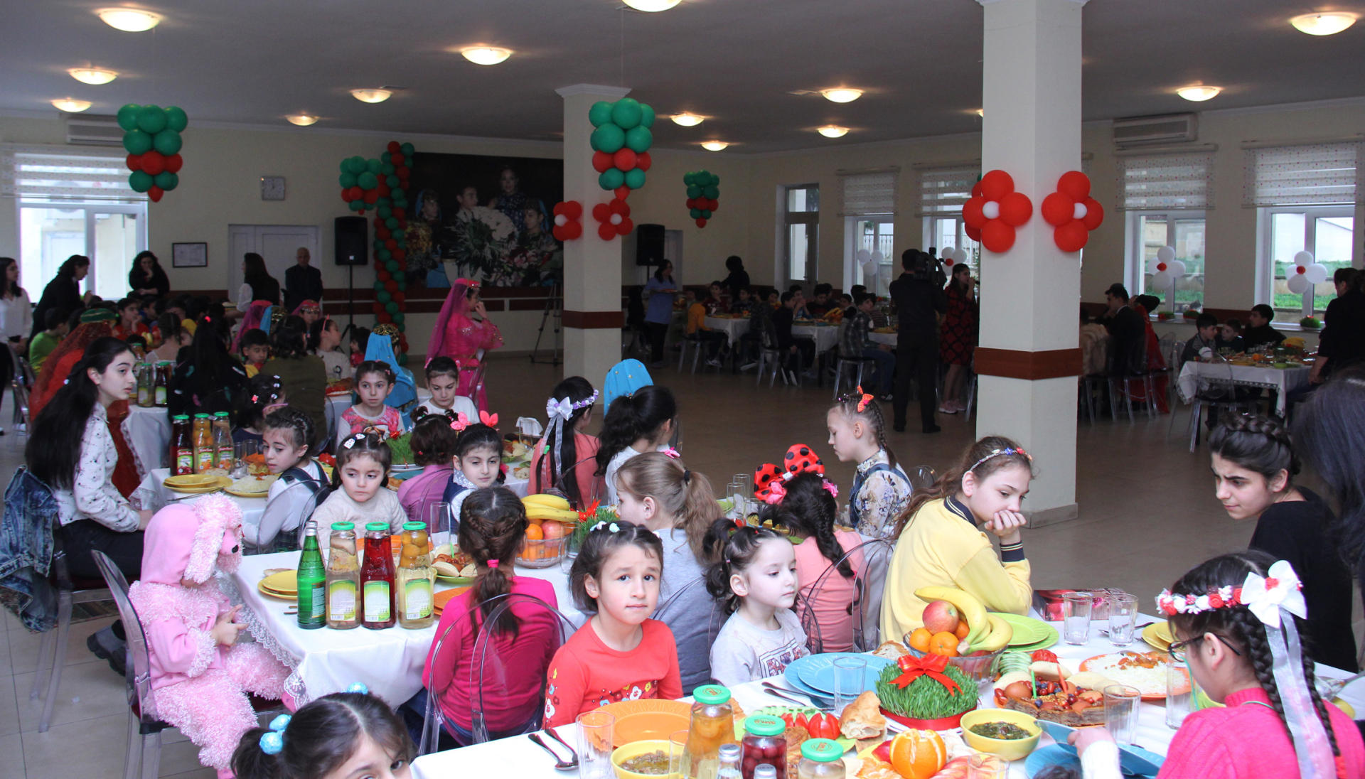 Heydər Əliyev Fondunun təşəbbüsü ilə kimsəsiz və xüsusi qayğıya ehtiyacı olan uşaqlar üçün Novruz şənlikləri keçirilib (FOTO)