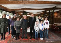 Prezident İlham Əliyev və birinci xanım Mehriban Əliyeva Novruz bayramı münasibətilə ümumxalq şənliyində iştirak ediblər (YENİLƏNİB-3) (FOTO)