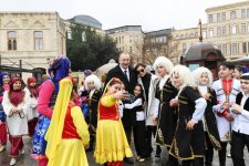 Prezident İlham Əliyev və birinci xanım Mehriban Əliyeva Novruz bayramı münasibətilə ümumxalq şənliyində iştirak ediblər (YENİLƏNİB-3) (FOTO)