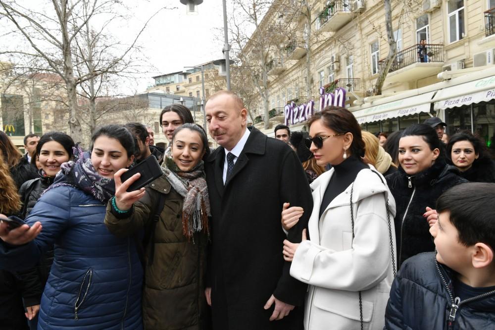 Prezident İlham Əliyev və birinci xanım Mehriban Əliyeva Novruz bayramı münasibətilə ümumxalq şənliyində iştirak ediblər (YENİLƏNİB-3) (FOTO)