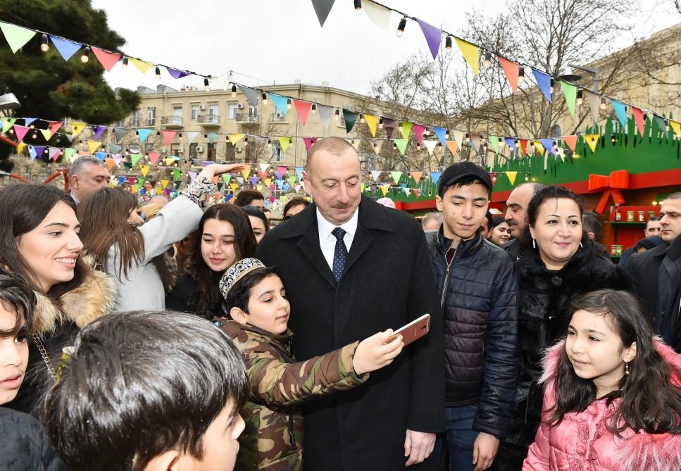 Prezident İlham Əliyev və birinci xanım Mehriban Əliyeva Novruz bayramı münasibətilə ümumxalq şənliyində iştirak ediblər (YENİLƏNİB-3) (FOTO)