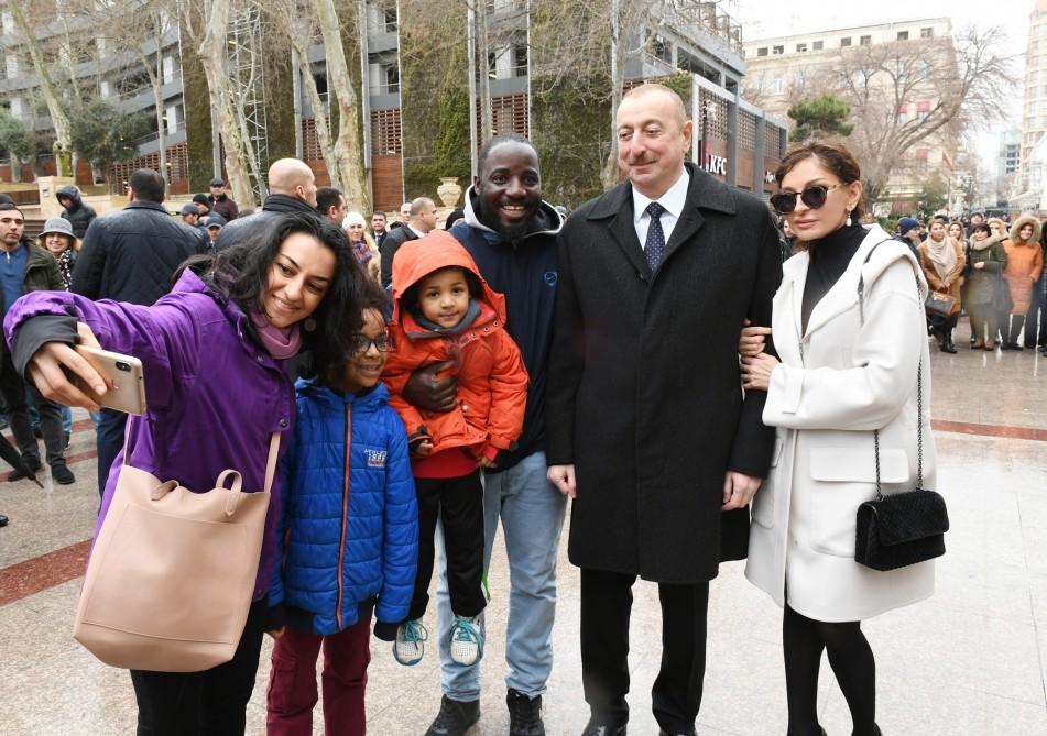 Prezident İlham Əliyev və birinci xanım Mehriban Əliyeva Novruz bayramı münasibətilə ümumxalq şənliyində iştirak ediblər (YENİLƏNİB-3) (FOTO)