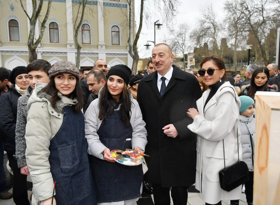 Prezident İlham Əliyev və birinci xanım Mehriban Əliyeva Novruz bayramı münasibətilə ümumxalq şənliyində iştirak ediblər (YENİLƏNİB-3) (FOTO)