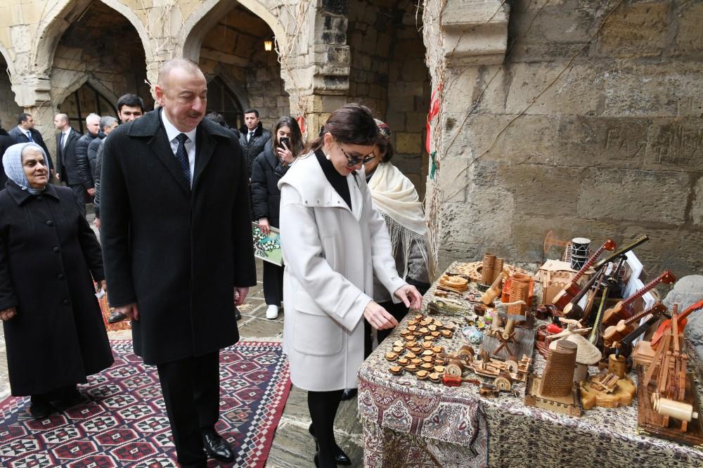 Prezident İlham Əliyev və birinci xanım Mehriban Əliyeva Novruz bayramı münasibətilə ümumxalq şənliyində iştirak ediblər (YENİLƏNİB-3) (FOTO)