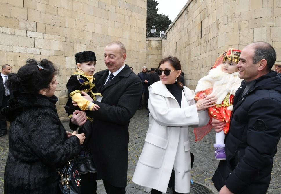 Prezident İlham Əliyev və birinci xanım Mehriban Əliyeva Novruz bayramı münasibətilə ümumxalq şənliyində iştirak ediblər (YENİLƏNİB-3) (FOTO)