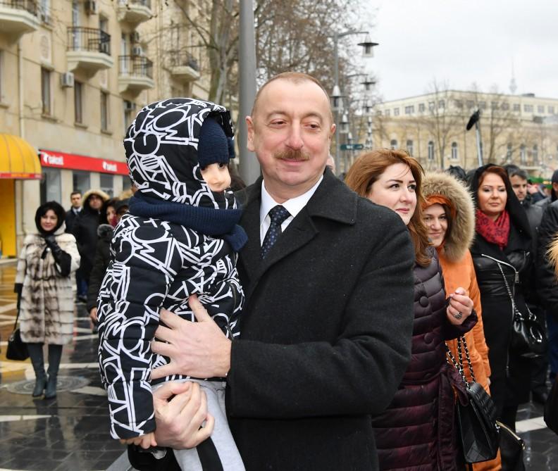 Prezident İlham Əliyev və birinci xanım Mehriban Əliyeva Novruz bayramı münasibətilə ümumxalq şənliyində iştirak ediblər (YENİLƏNİB-3) (FOTO)